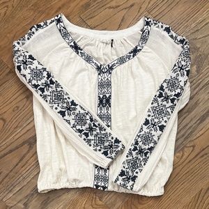 Boho! Akemi + Kin {Anthro} Embroidered White & Navy Blue Peasant Blouse | Small